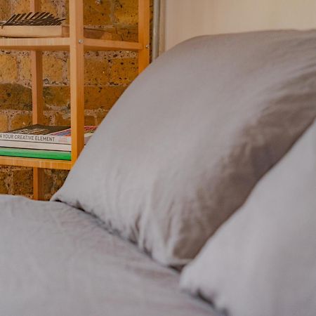Loft Style Apartment Near O2, Abba Voyage, Excel Londra Esterno foto