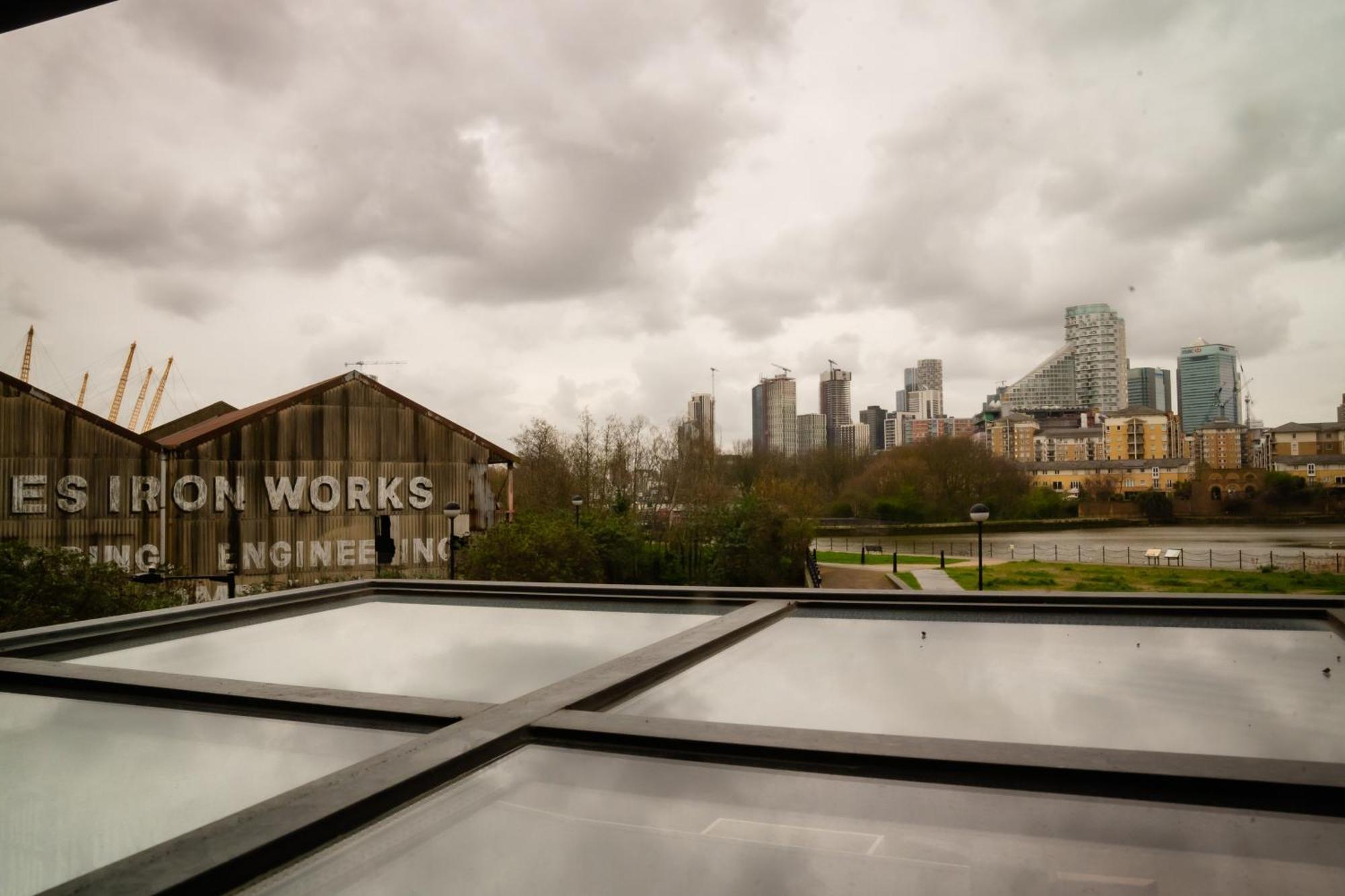 Loft Style Apartment Near O2, Abba Voyage, Excel Londra Esterno foto