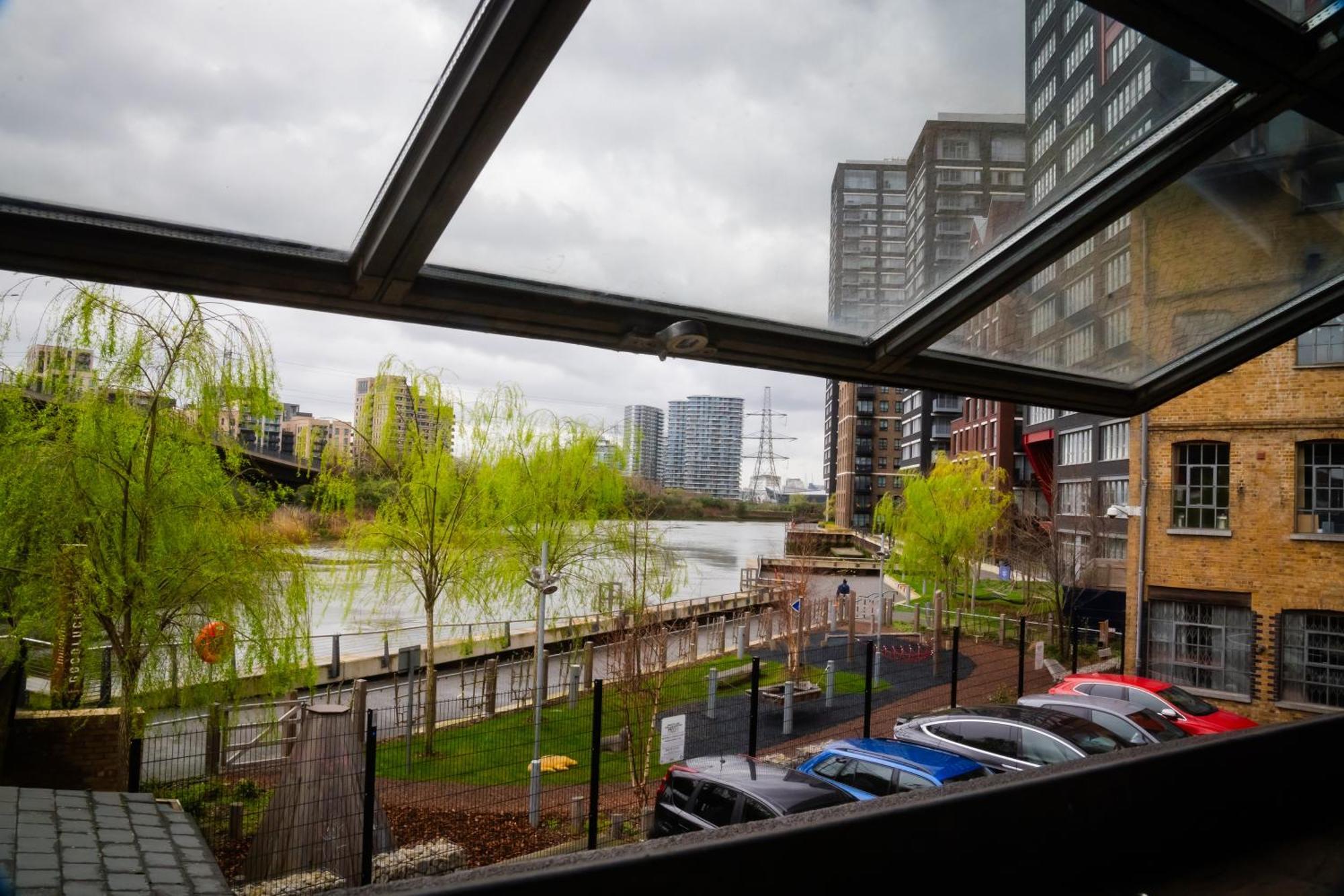Loft Style Apartment Near O2, Abba Voyage, Excel Londra Esterno foto