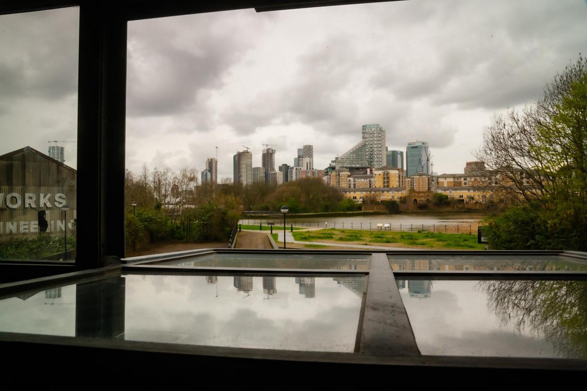 Loft Style Apartment Near O2, Abba Voyage, Excel Londra Esterno foto